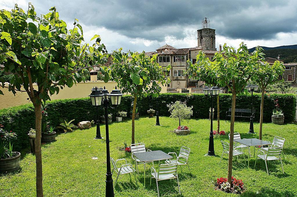 Hotel-Restaurante La Quadra Macanet De Cabrenys Exterior photo